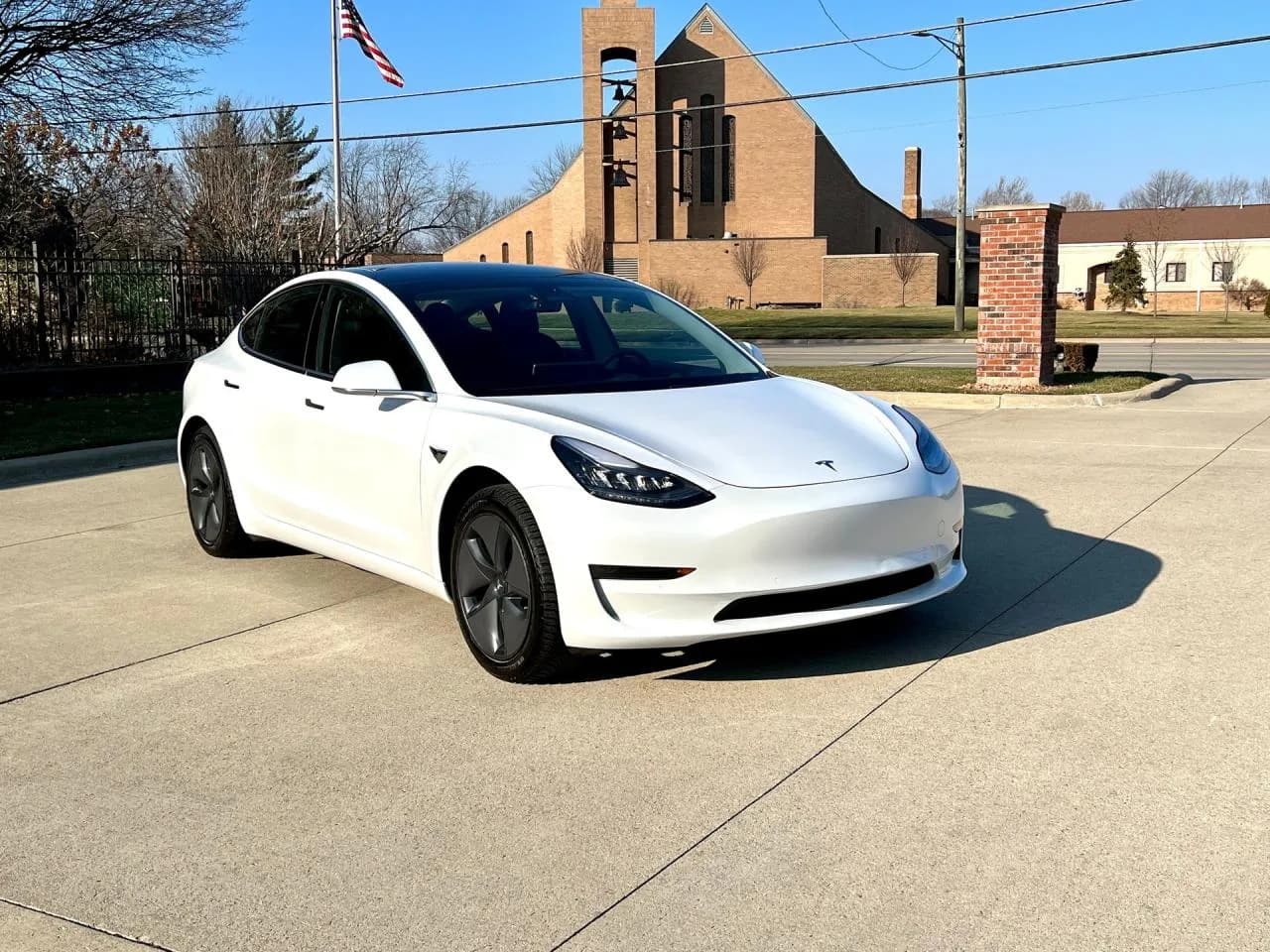 2019 Tesla Model 3 - Thumbnail 4