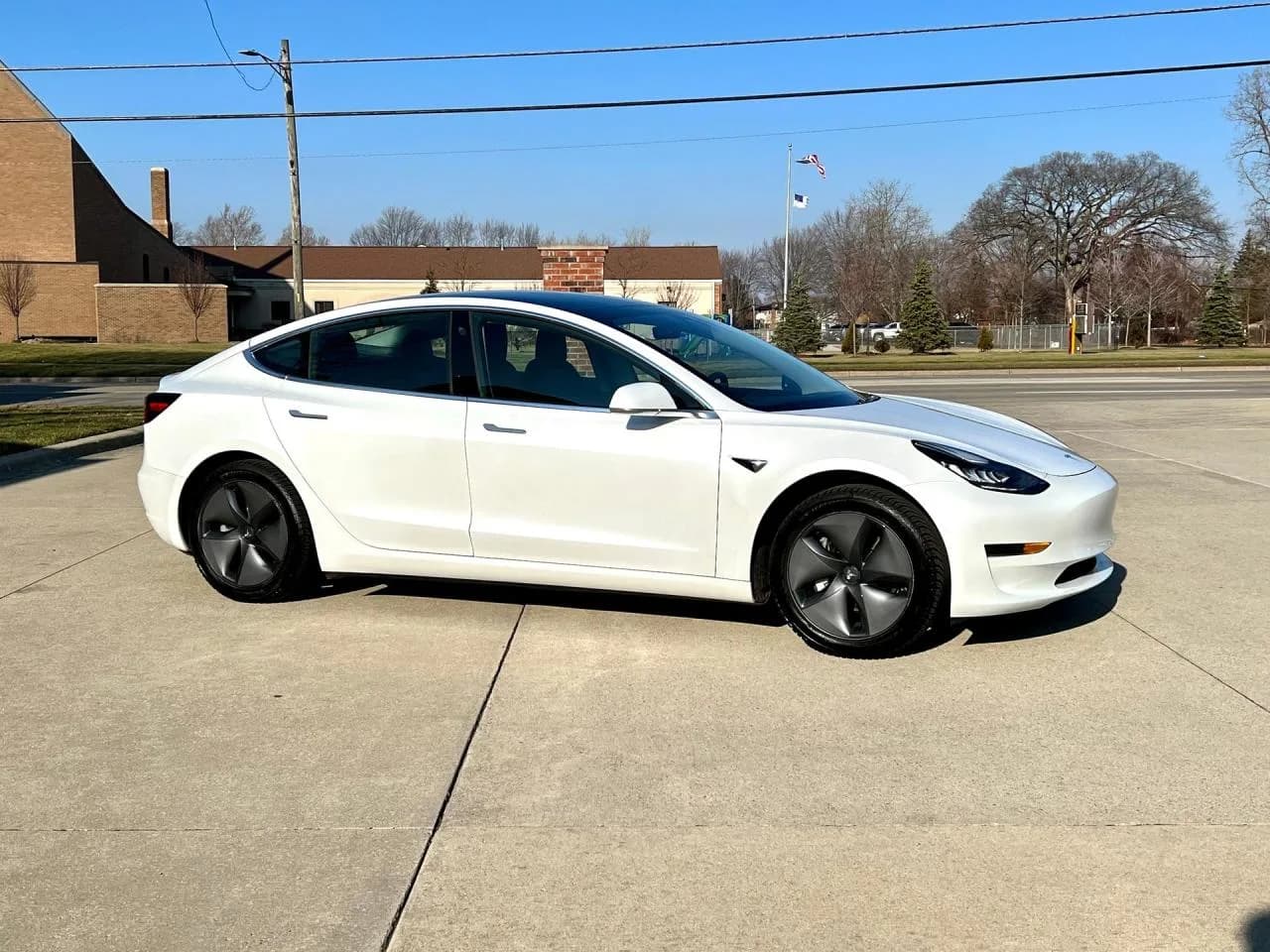 2019 Tesla Model 3 - Thumbnail 6