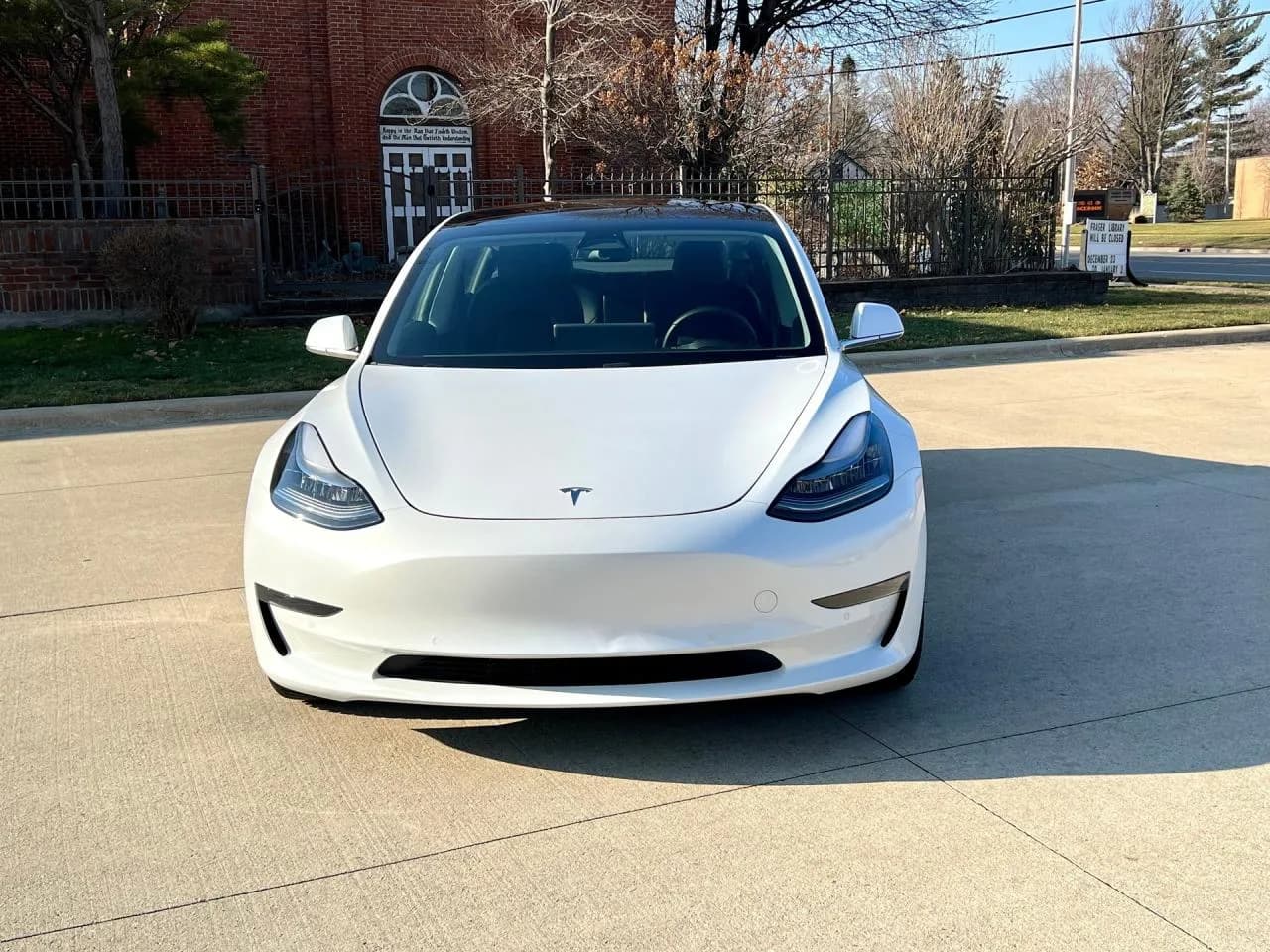 2019 Tesla Model 3 - Thumbnail 3