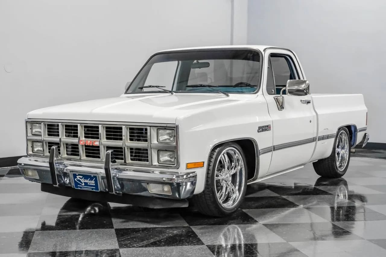 1982 GMC Sierra 1500 Restomod - Thumbnail 5