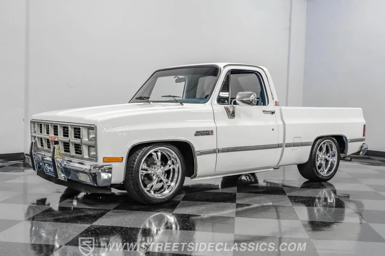 1982 GMC Sierra 1500 Restomod - Thumbnail 6