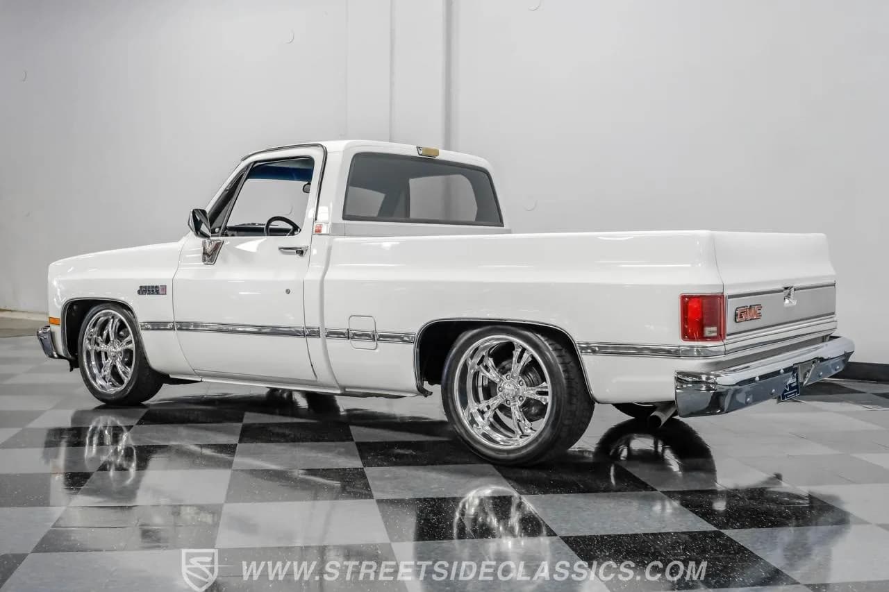 1982 GMC Sierra 1500 Restomod - Thumbnail 7