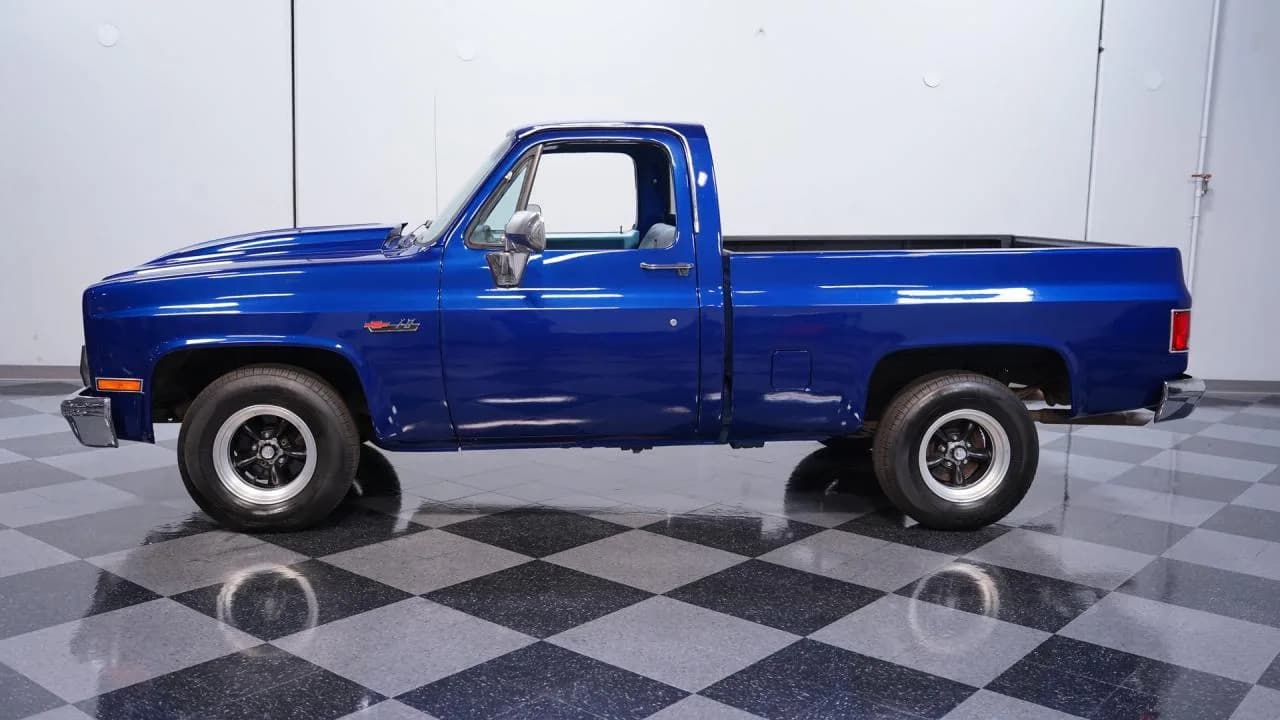 1987 GMC R1500 Pickup - Thumbnail 2
