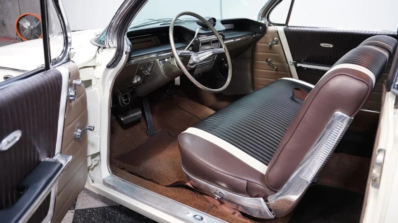 1961 Buick Invicta Bubble Top - Thumbnail 4