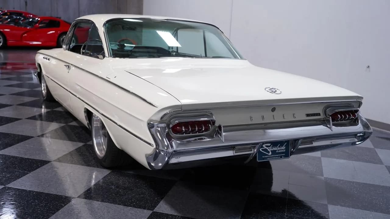 1961 Buick Invicta Bubble Top - Thumbnail 7