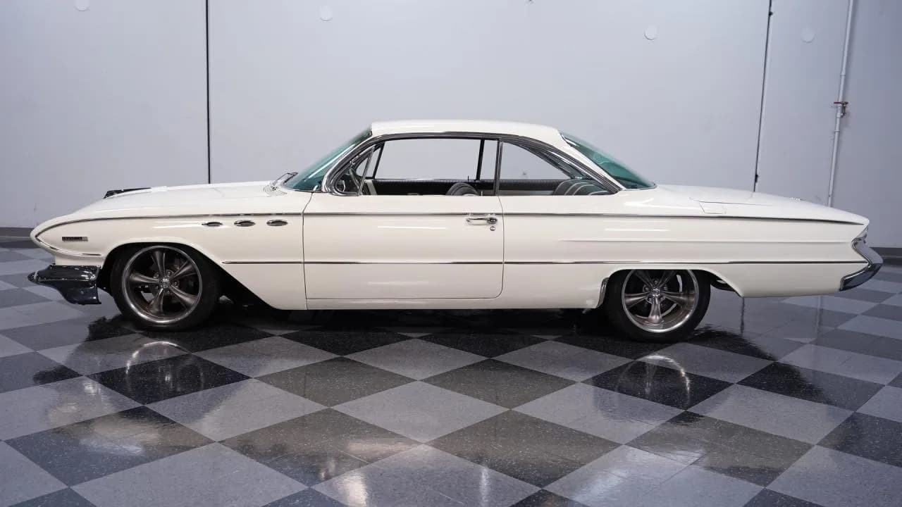 1961 Buick Invicta Bubble Top - Thumbnail 2