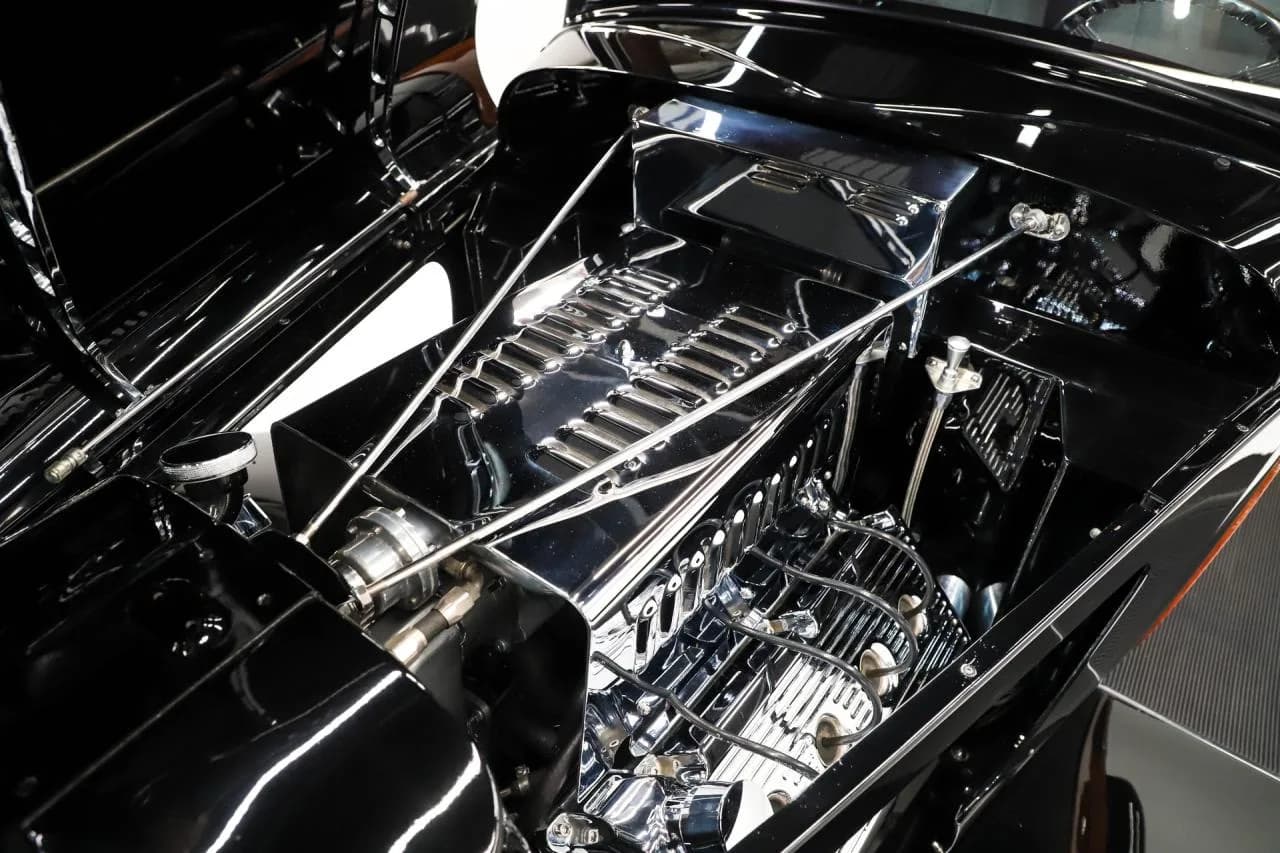 1933 Ford Custom Woody - Thumbnail 5