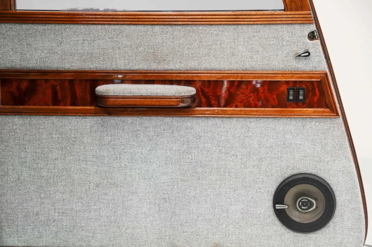 1933 Ford Custom Woody - Thumbnail 8