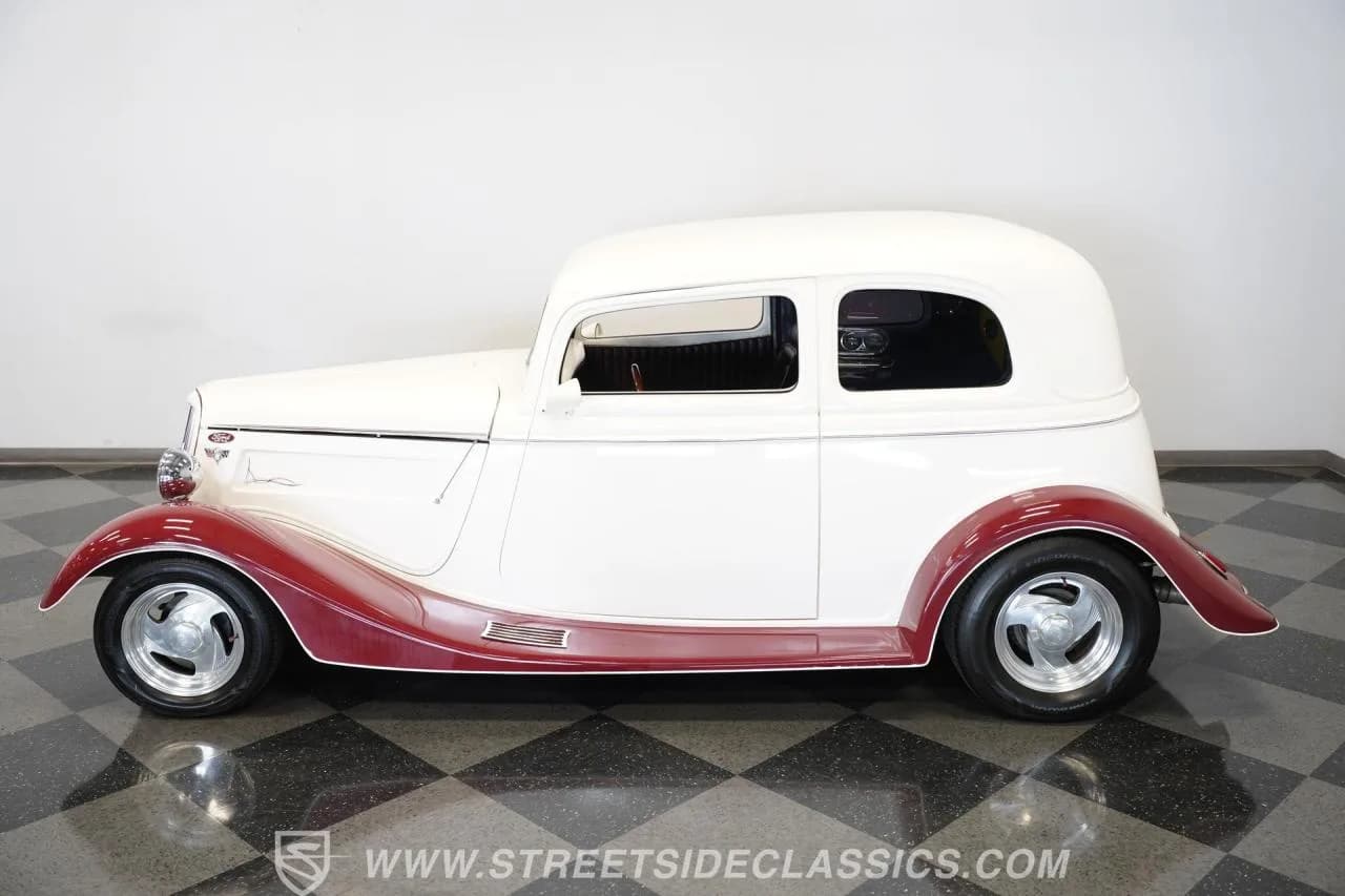1933 Ford Victoria Street Rod - Thumbnail 8