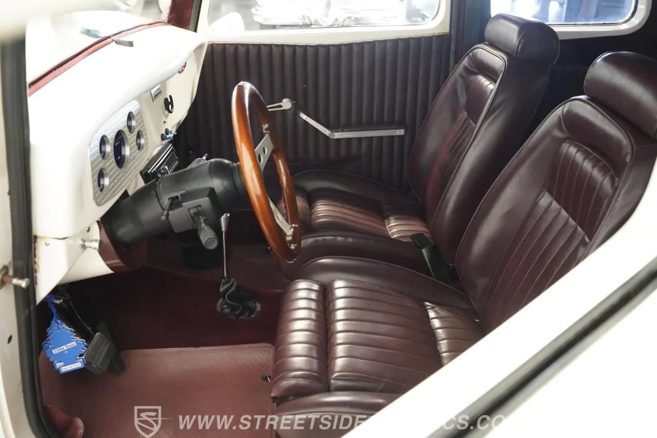 1933 Ford Victoria Street Rod - Thumbnail 3