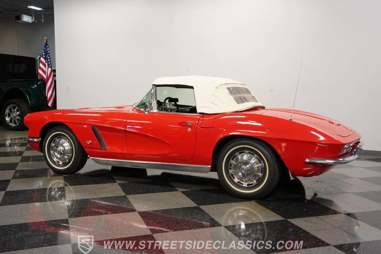 1962 Chevrolet Corvette Convertible - Thumbnail 8