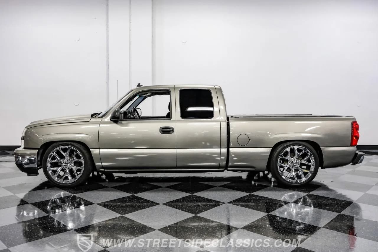 2006 Chevrolet Silverado 1500 LT - Thumbnail 2
