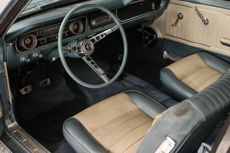 1965 Ford Mustang - Thumbnail 5