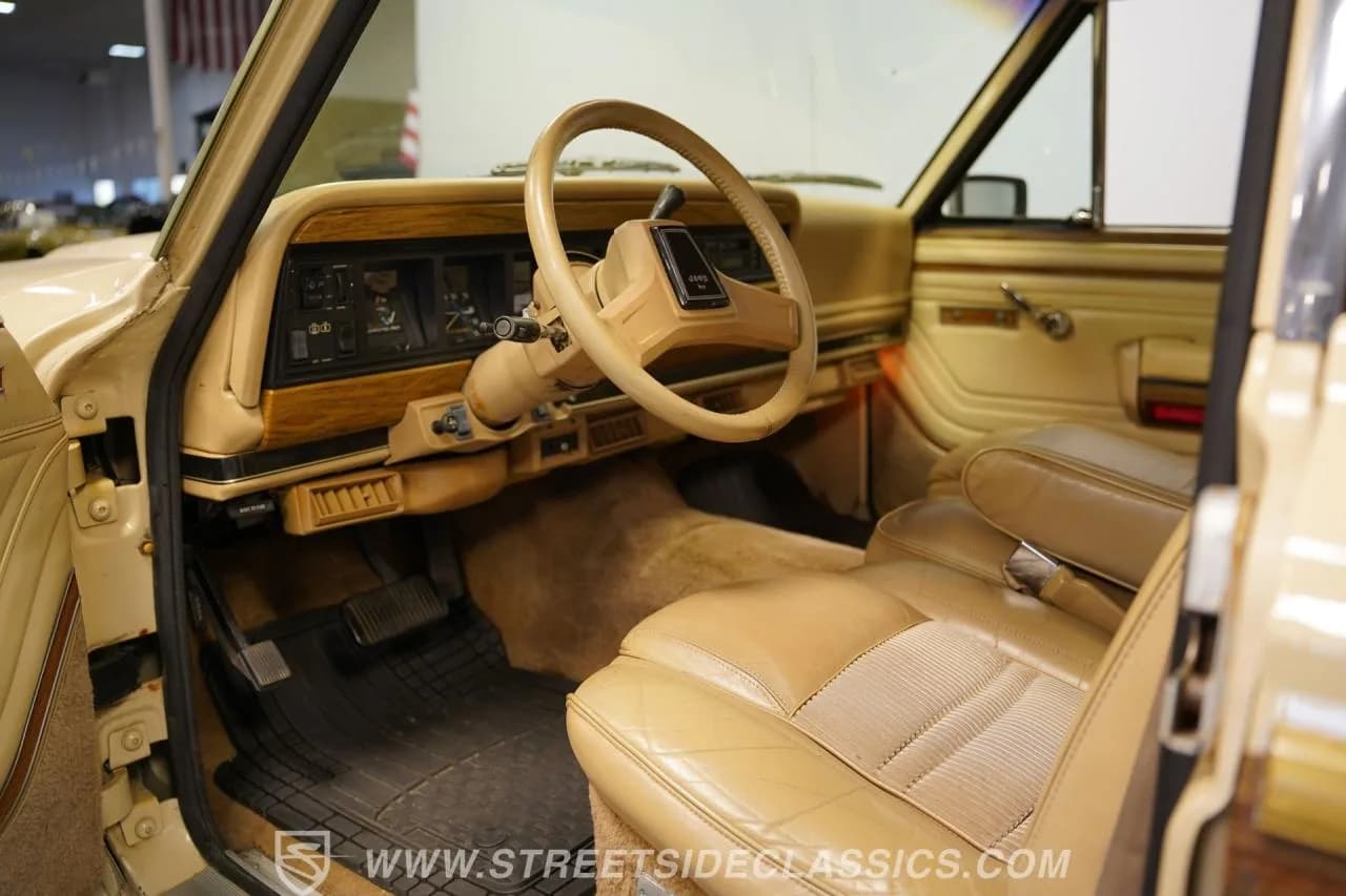 1989 Jeep Grand Wagoneer - Thumbnail 4