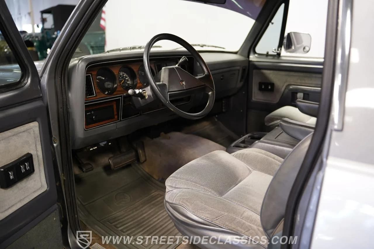 1990 Dodge Ramcharger LE 150 - Thumbnail 4
