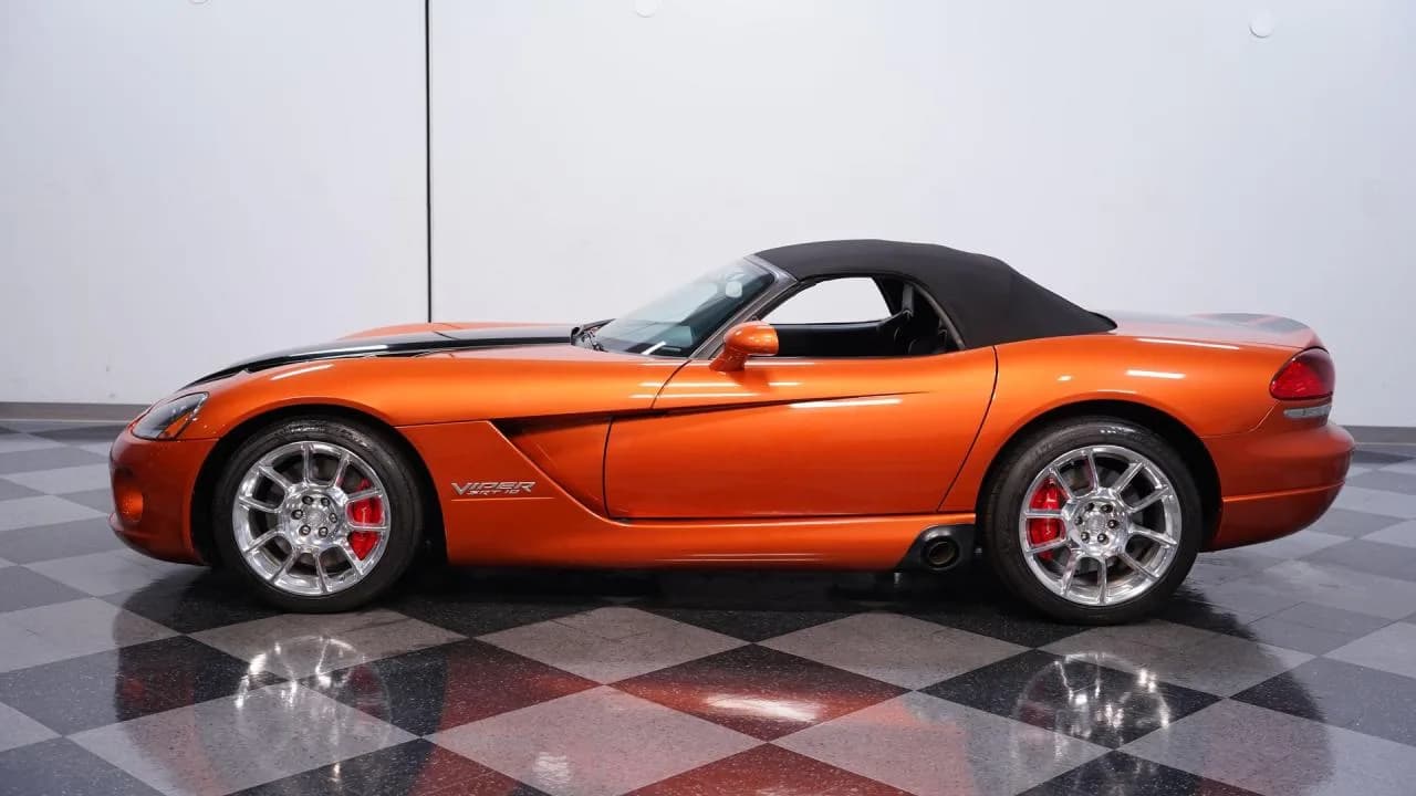 2010 Dodge Viper SRT-10 ROADSTER - Thumbnail 2
