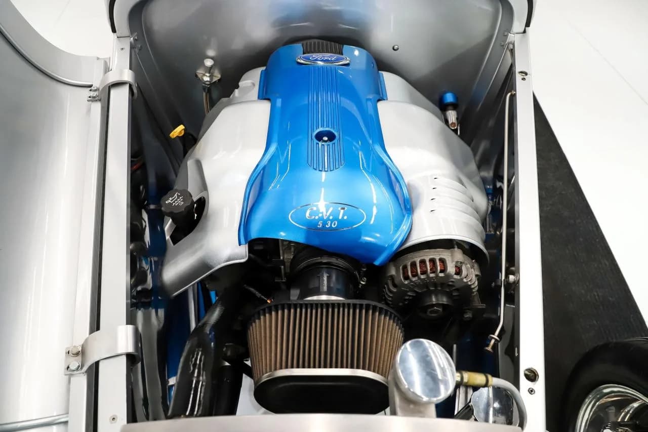 1932 Ford Custom - Thumbnail 5