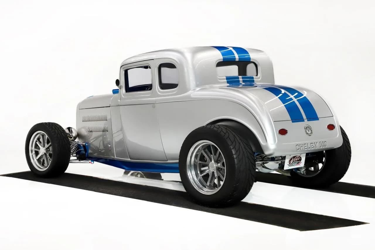 1932 Ford Custom - Thumbnail 6