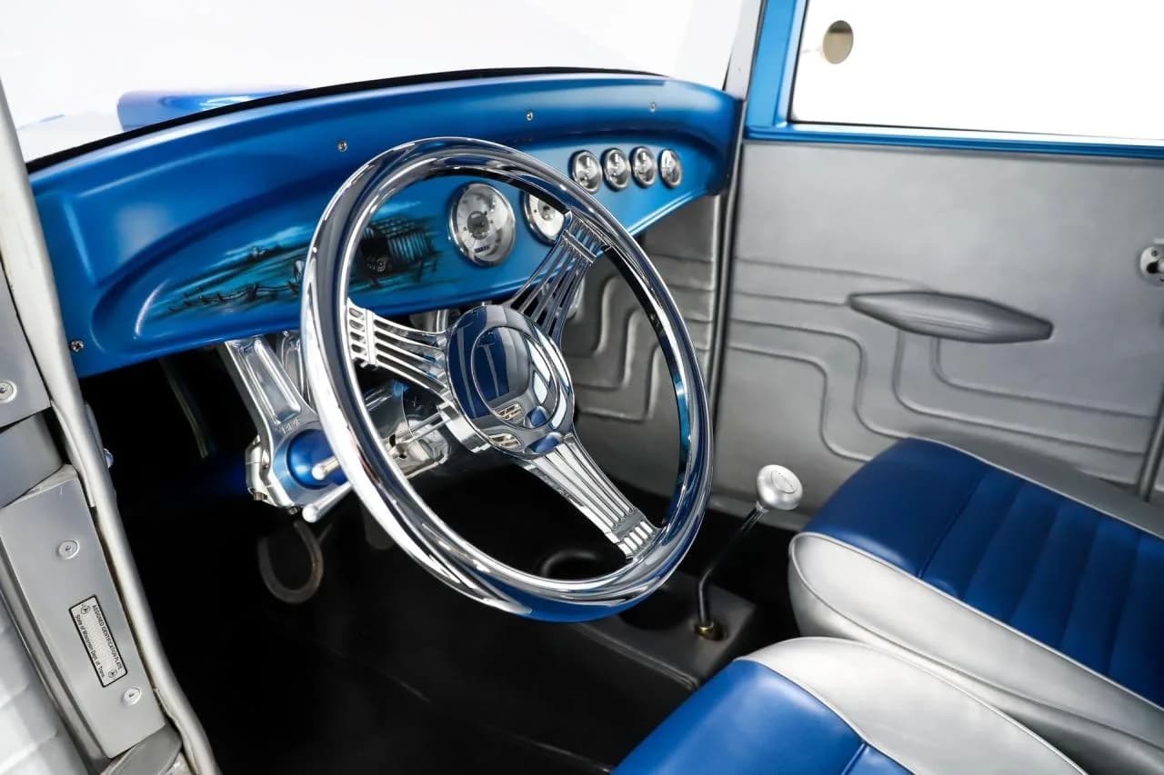 1932 Ford Custom - Thumbnail 2