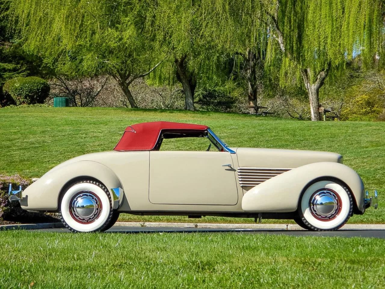 1937 Cord 812 - Thumbnail 5