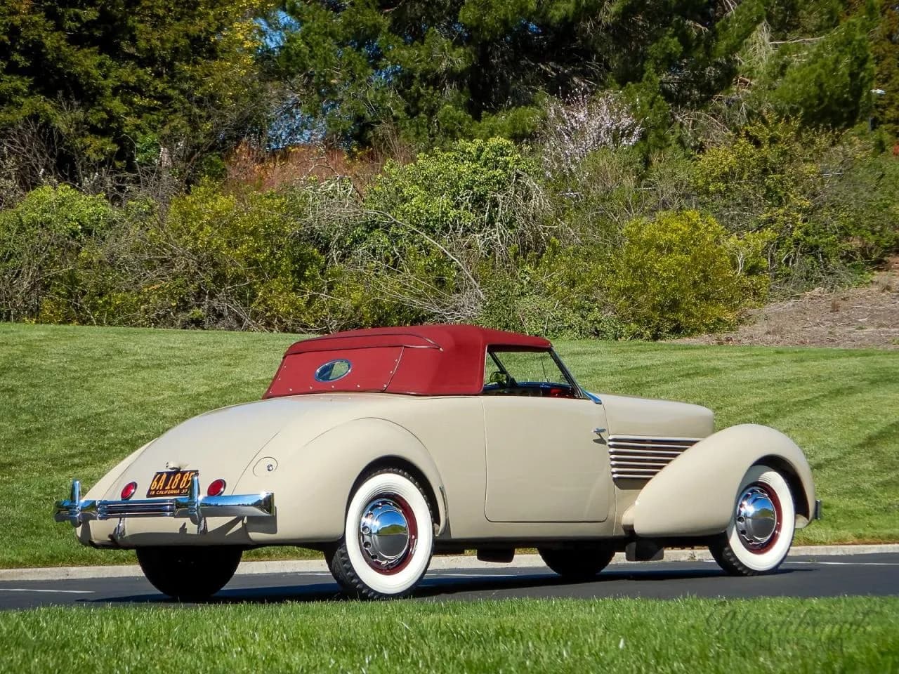 1937 Cord 812 - Thumbnail 6