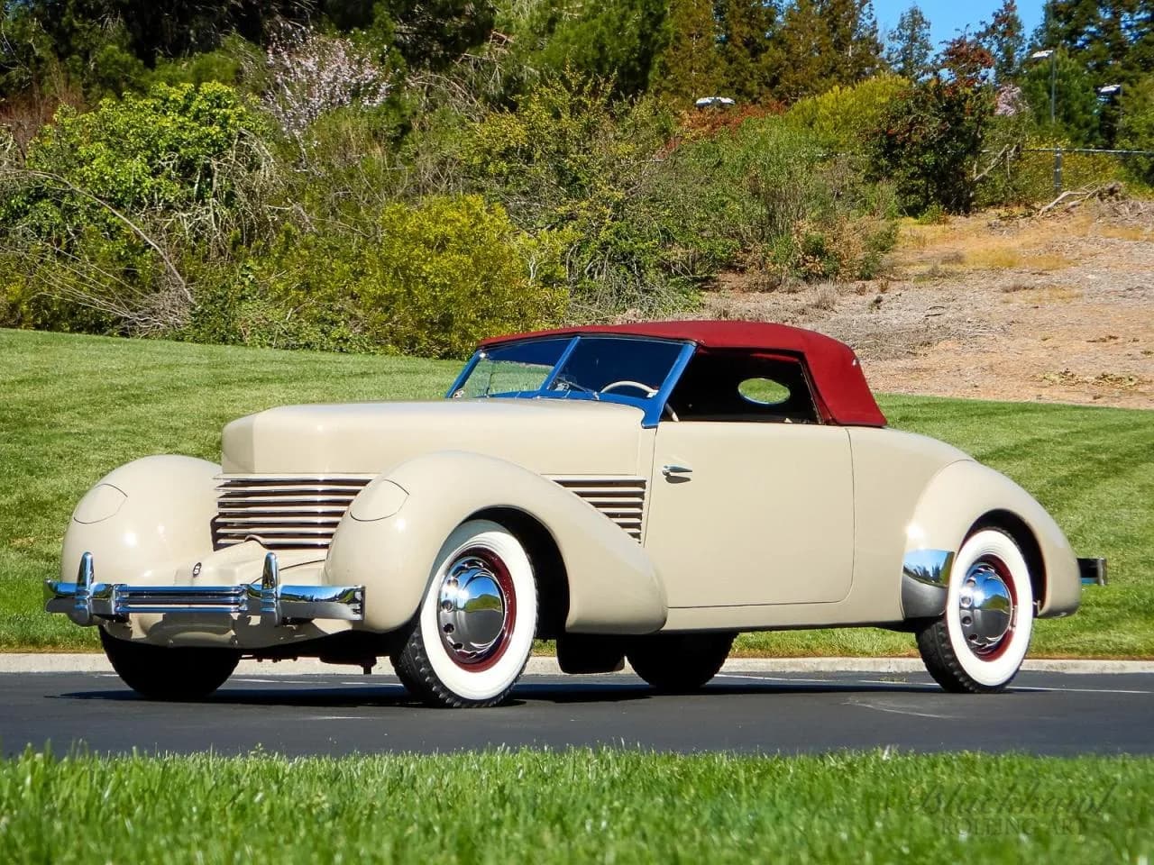 1937 Cord 812 - Thumbnail 3