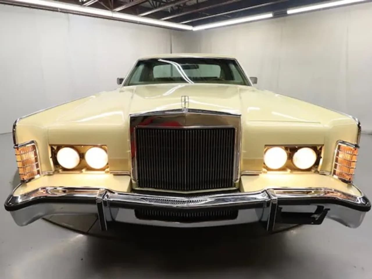 1978 Lincoln Town Car - Thumbnail 3