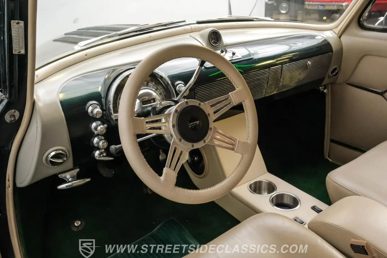 1950 Oldsmobile 88 - Thumbnail 4