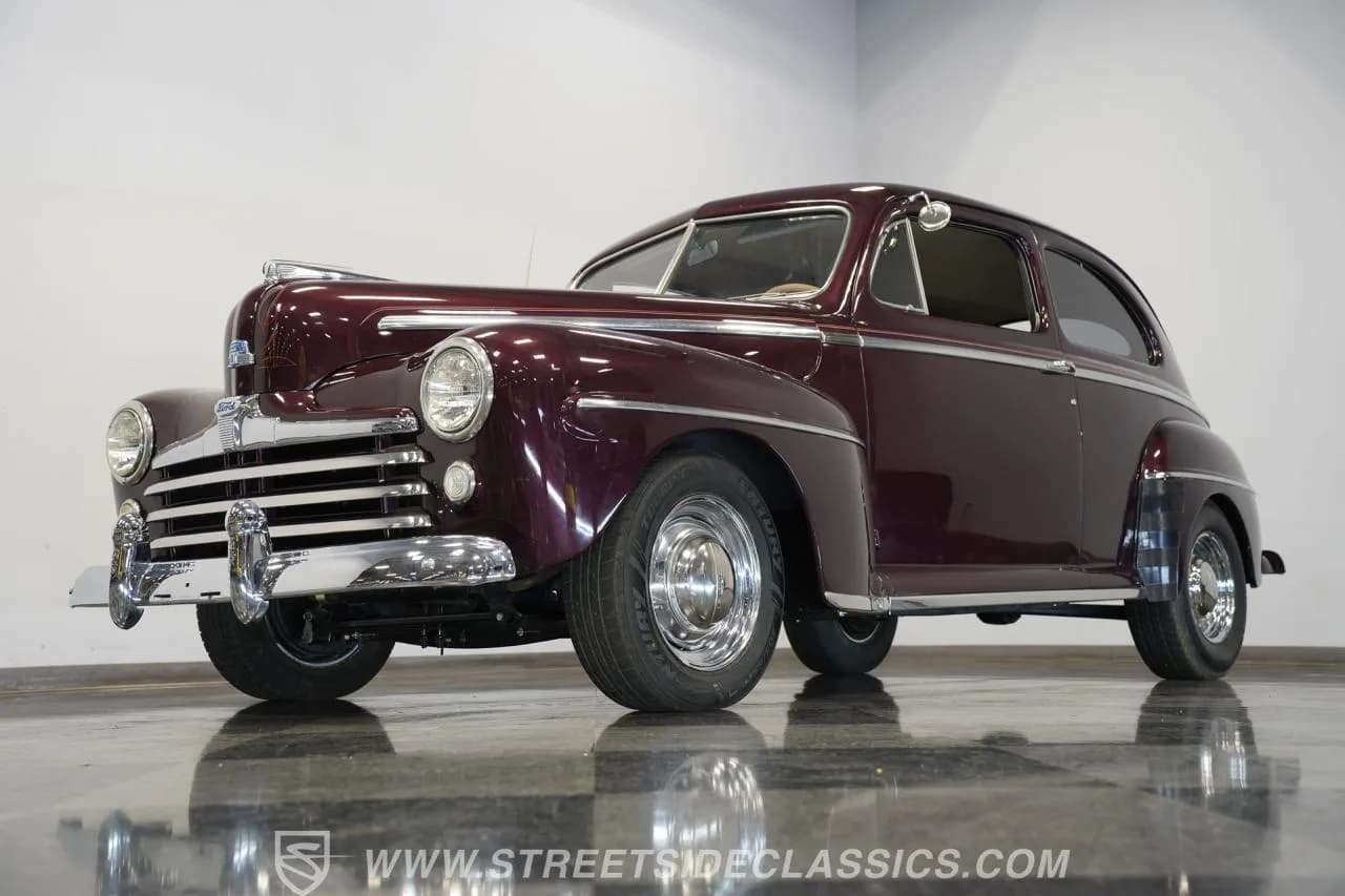 1947 Ford Deluxe - Thumbnail 5