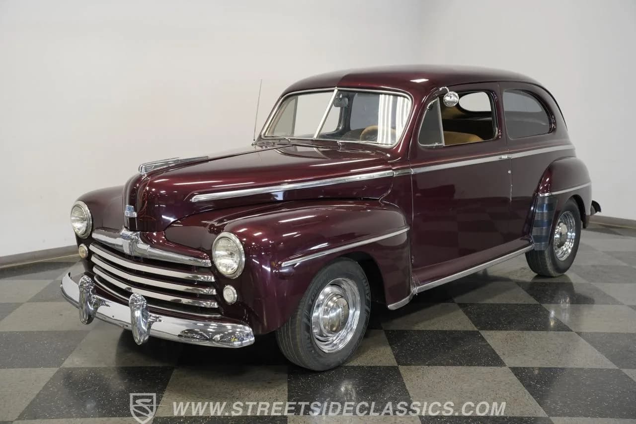 1947 Ford Deluxe - Thumbnail 6