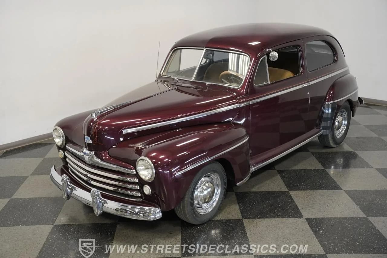 1947 Ford Deluxe - Thumbnail 7