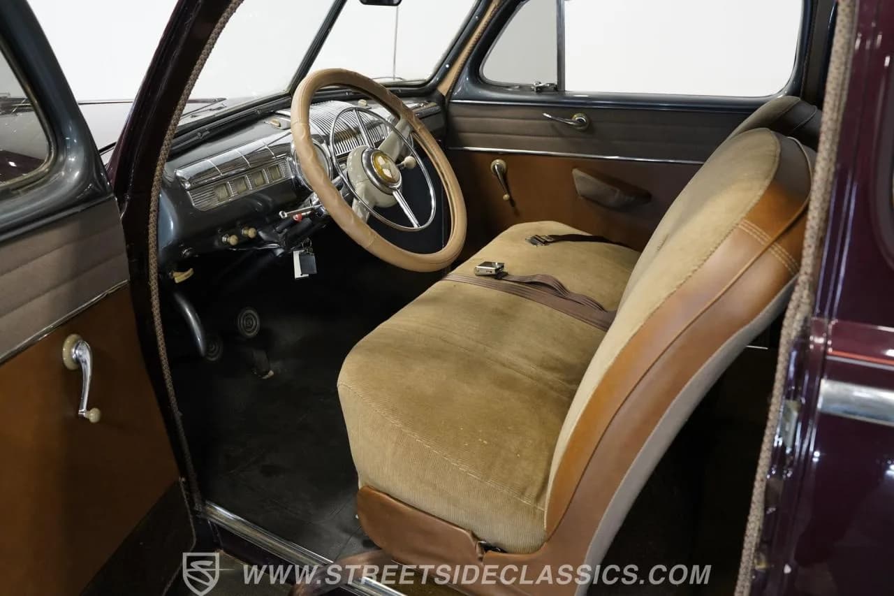 1947 Ford Deluxe - Thumbnail 3