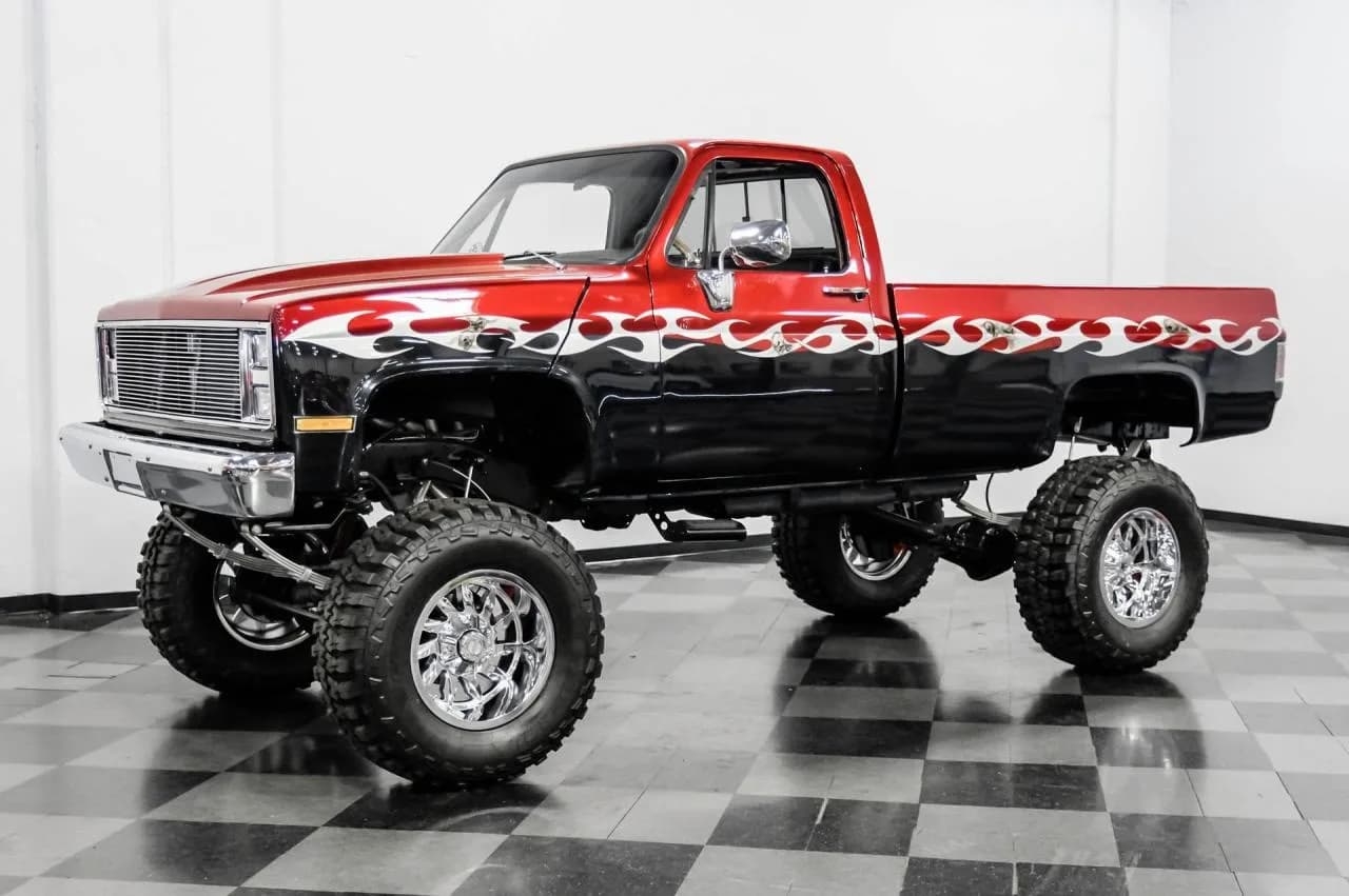 1986 Chevrolet K10 4x4 Tribute Show Truck - Thumbnail 5
