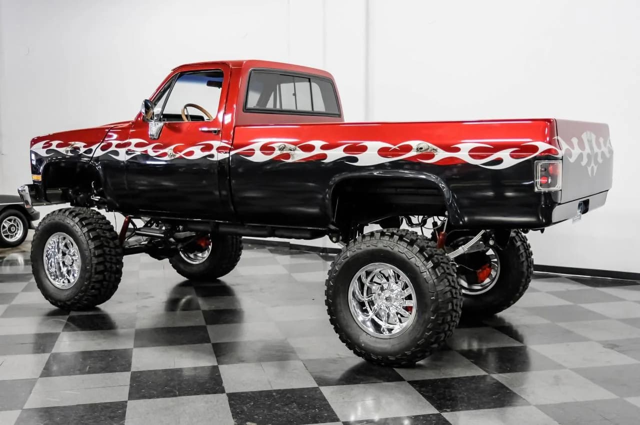 1986 Chevrolet K10 4x4 Tribute Show Truck - Thumbnail 6