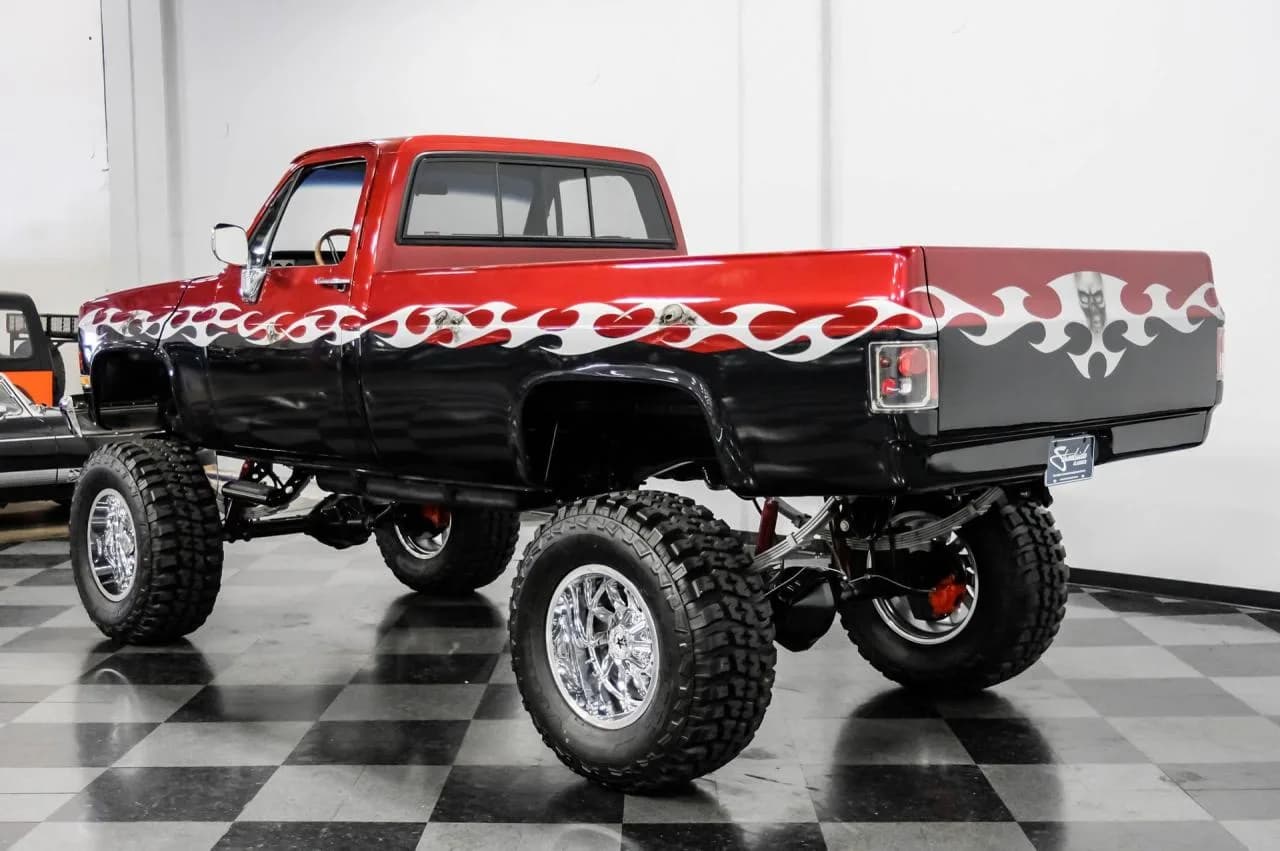 1986 Chevrolet K10 4x4 Tribute Show Truck - Thumbnail 7