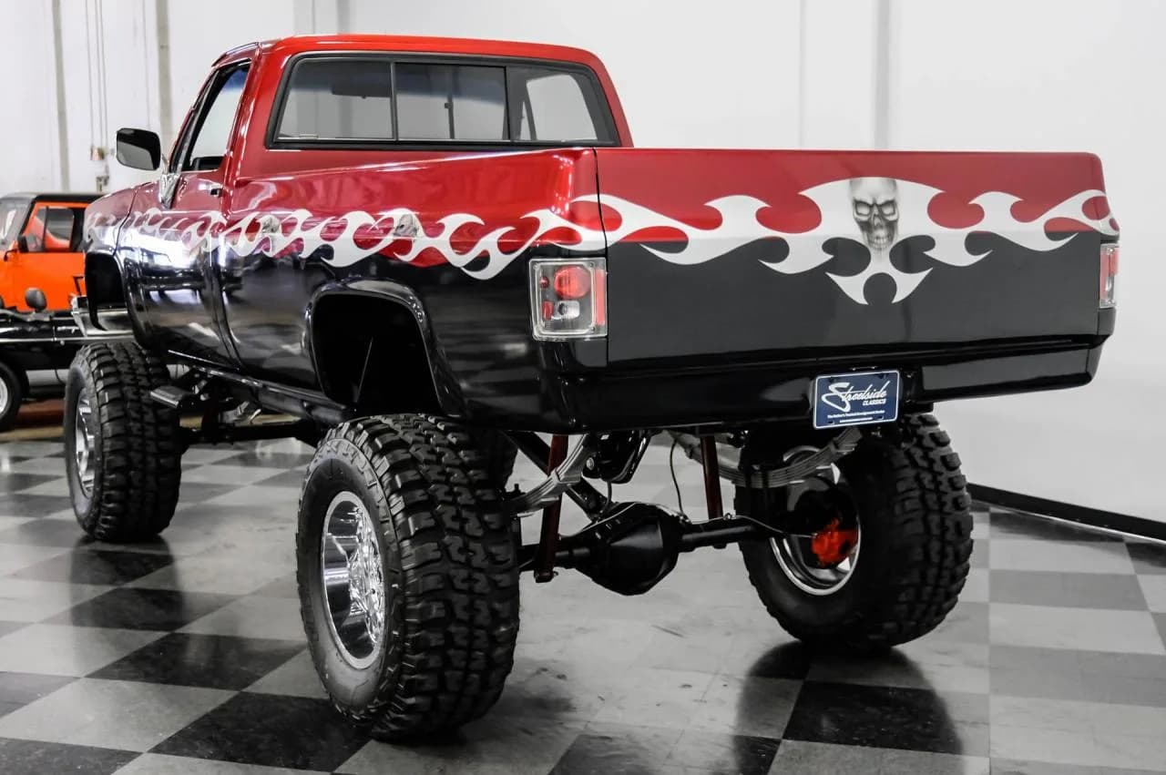 1986 Chevrolet K10 4x4 Tribute Show Truck - Thumbnail 8