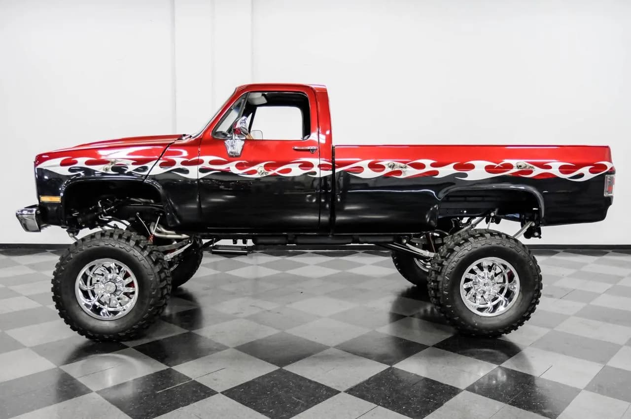 1986 Chevrolet K10 4x4 Tribute Show Truck - Thumbnail 2