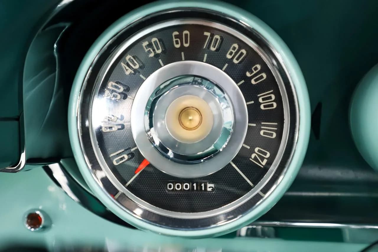 1957 Chrysler New Yorker - Thumbnail 2