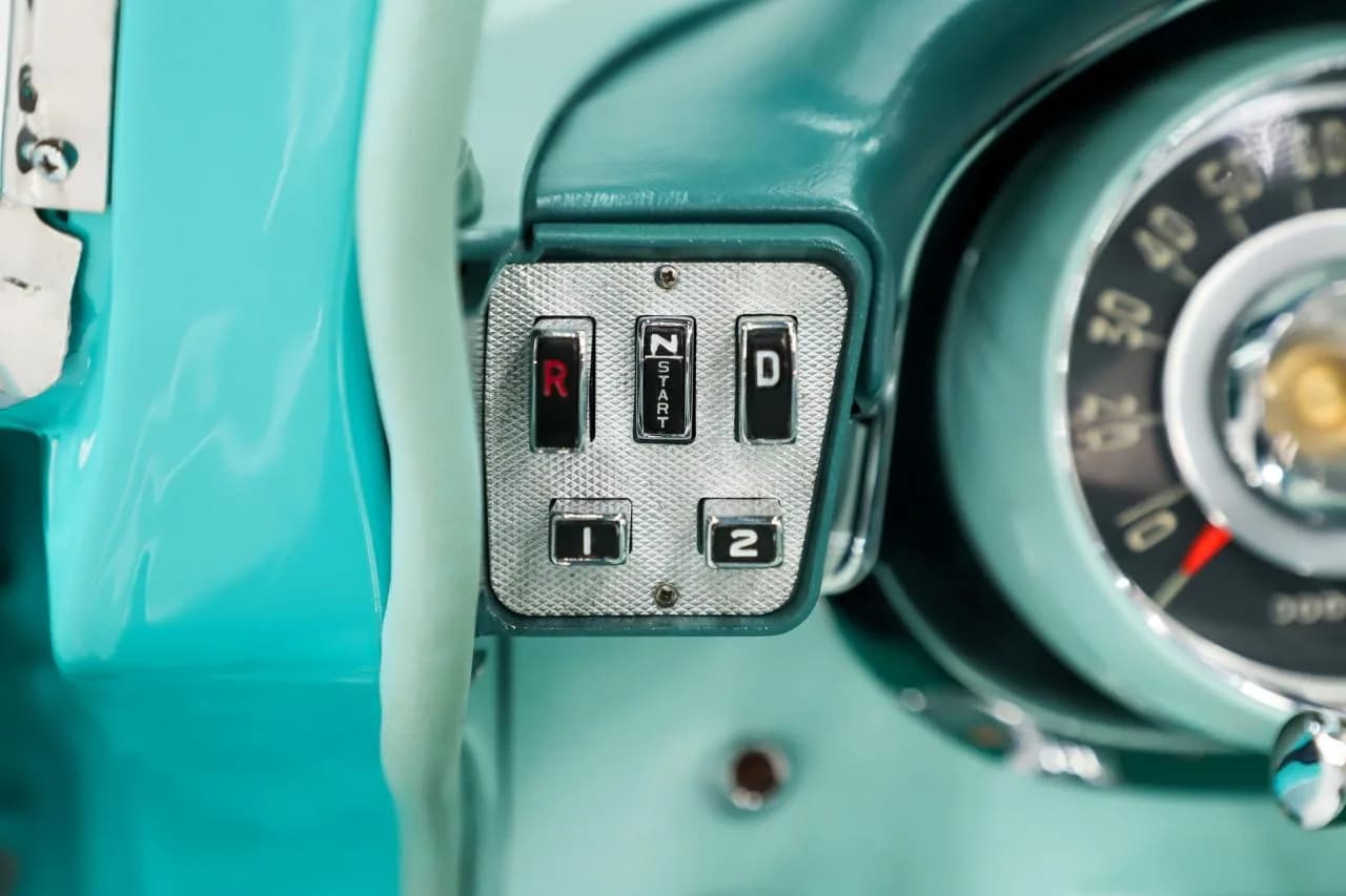 1957 Chrysler New Yorker - Thumbnail 3