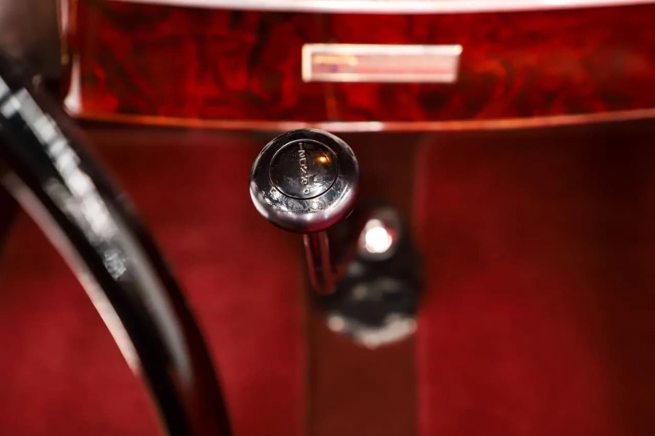 1932 Duesenberg II Speedster - Thumbnail 4