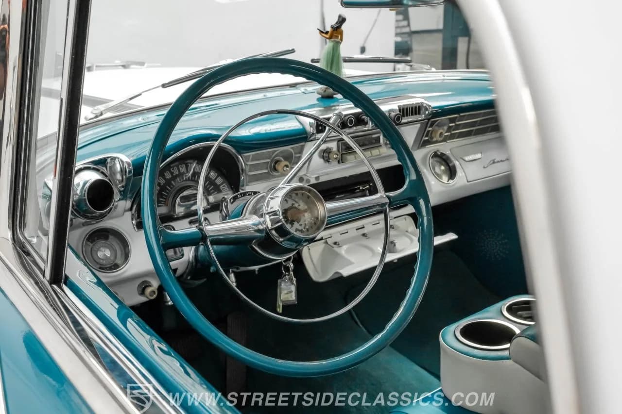 1956 Pontiac Star Chief Custom Safari - Thumbnail 4