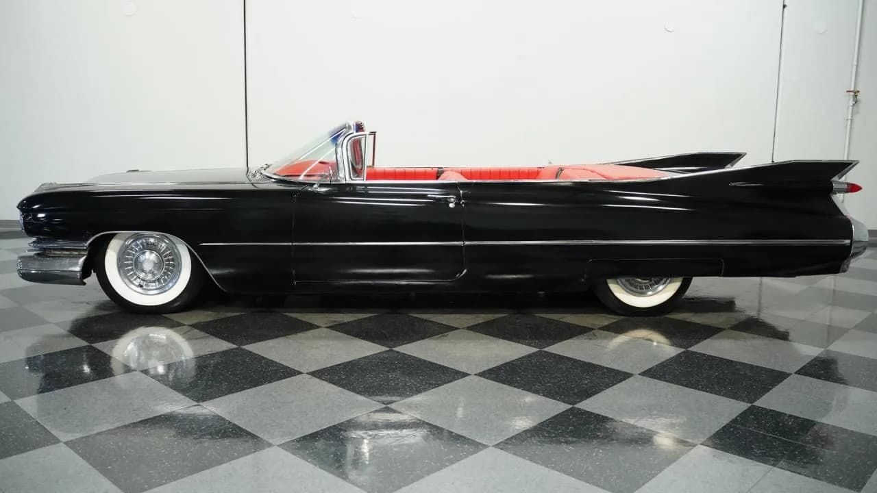 1959 Cadillac Convertible Hard Rock Atlanta - Thumbnail 2