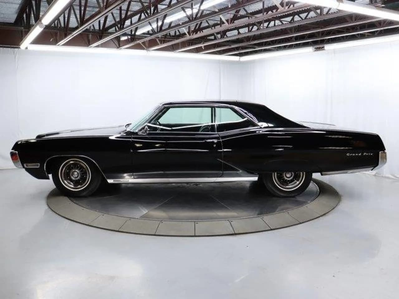 1967 Pontiac Grand Prix - Thumbnail 4