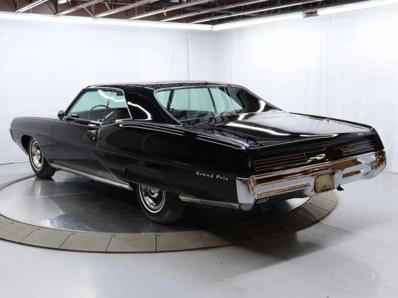 1967 Pontiac Grand Prix - Thumbnail 5