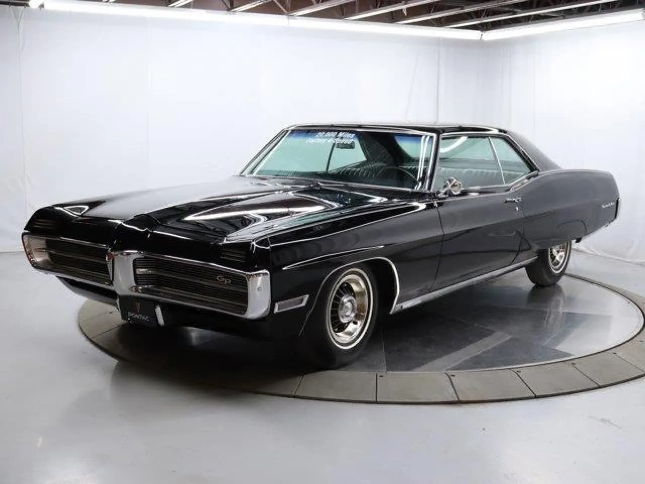 1967 Pontiac Grand Prix - Thumbnail 2