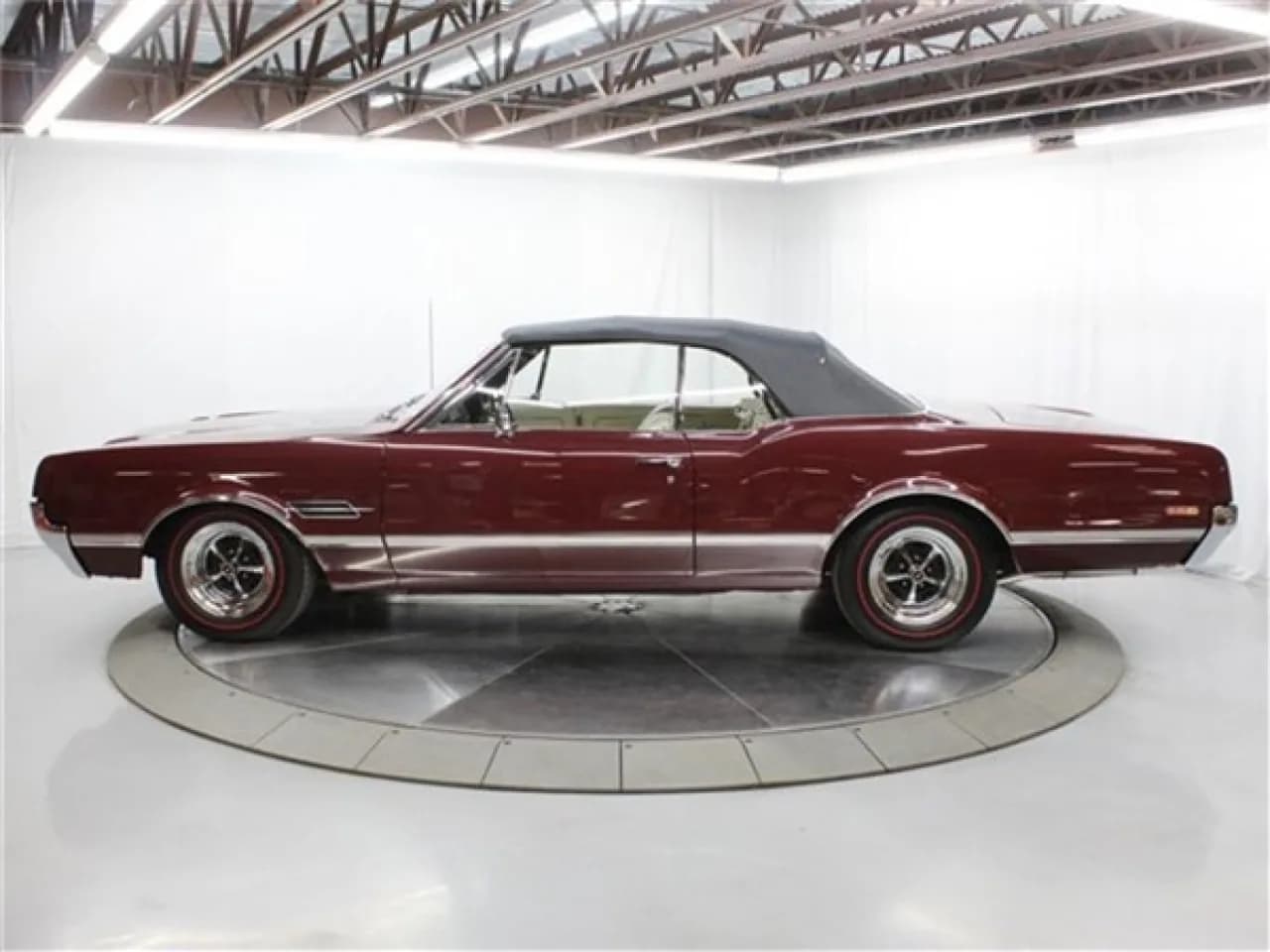 1966 Oldsmobile 442 - Thumbnail 4