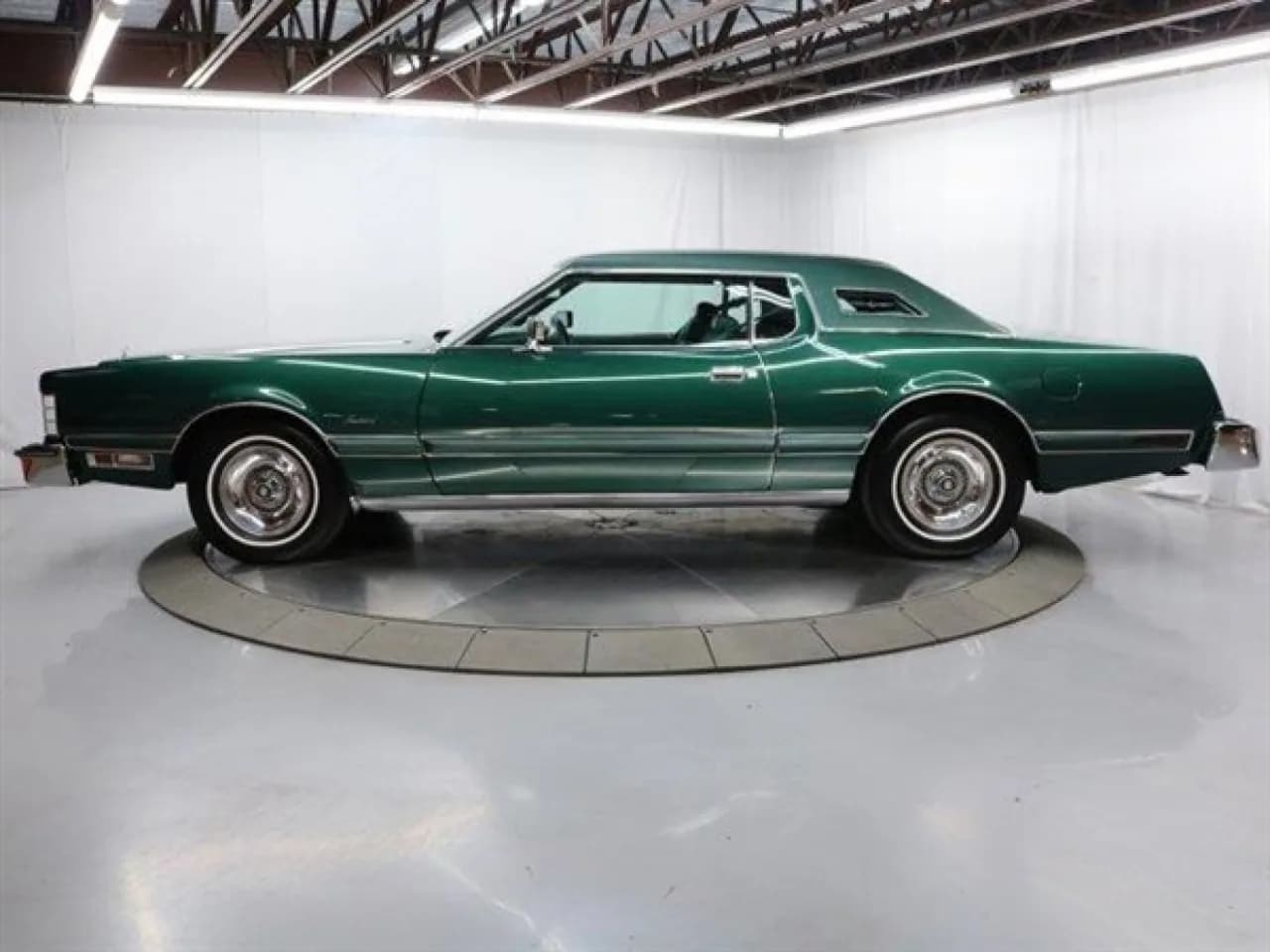 1976 Ford Thunderbird - Thumbnail 4