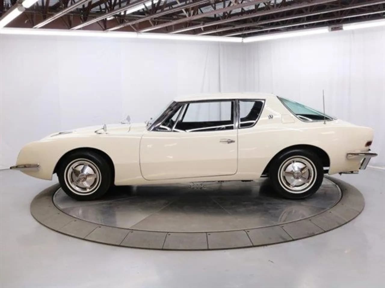 1963 Studebaker Avanti - Thumbnail 4