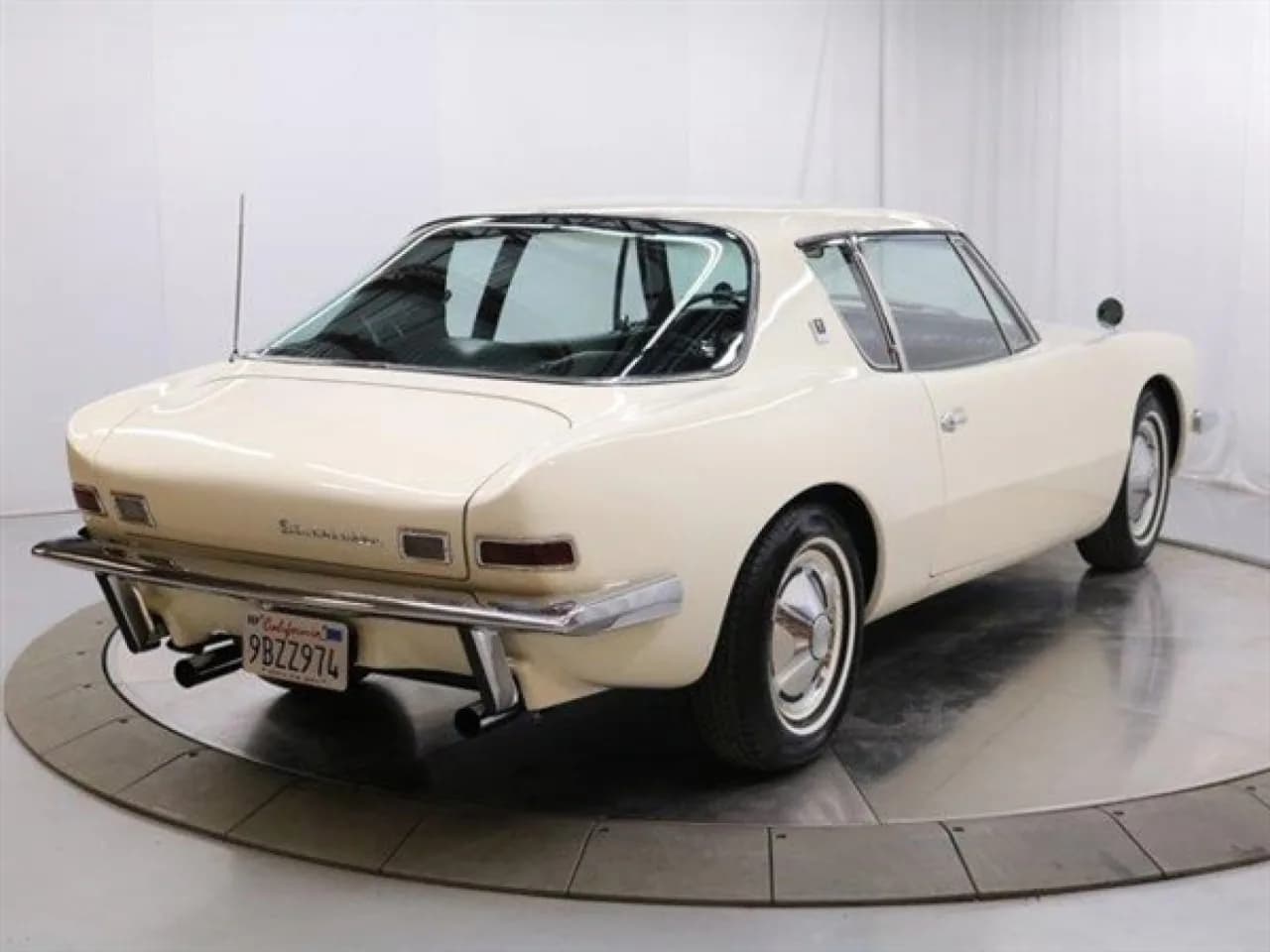 1963 Studebaker Avanti - Thumbnail 7