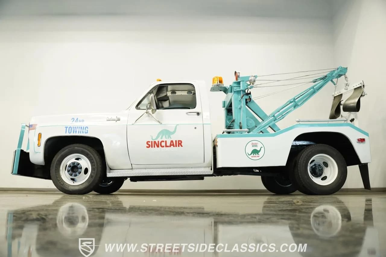 1973 Chevrolet C30 Wrecker - Thumbnail 8
